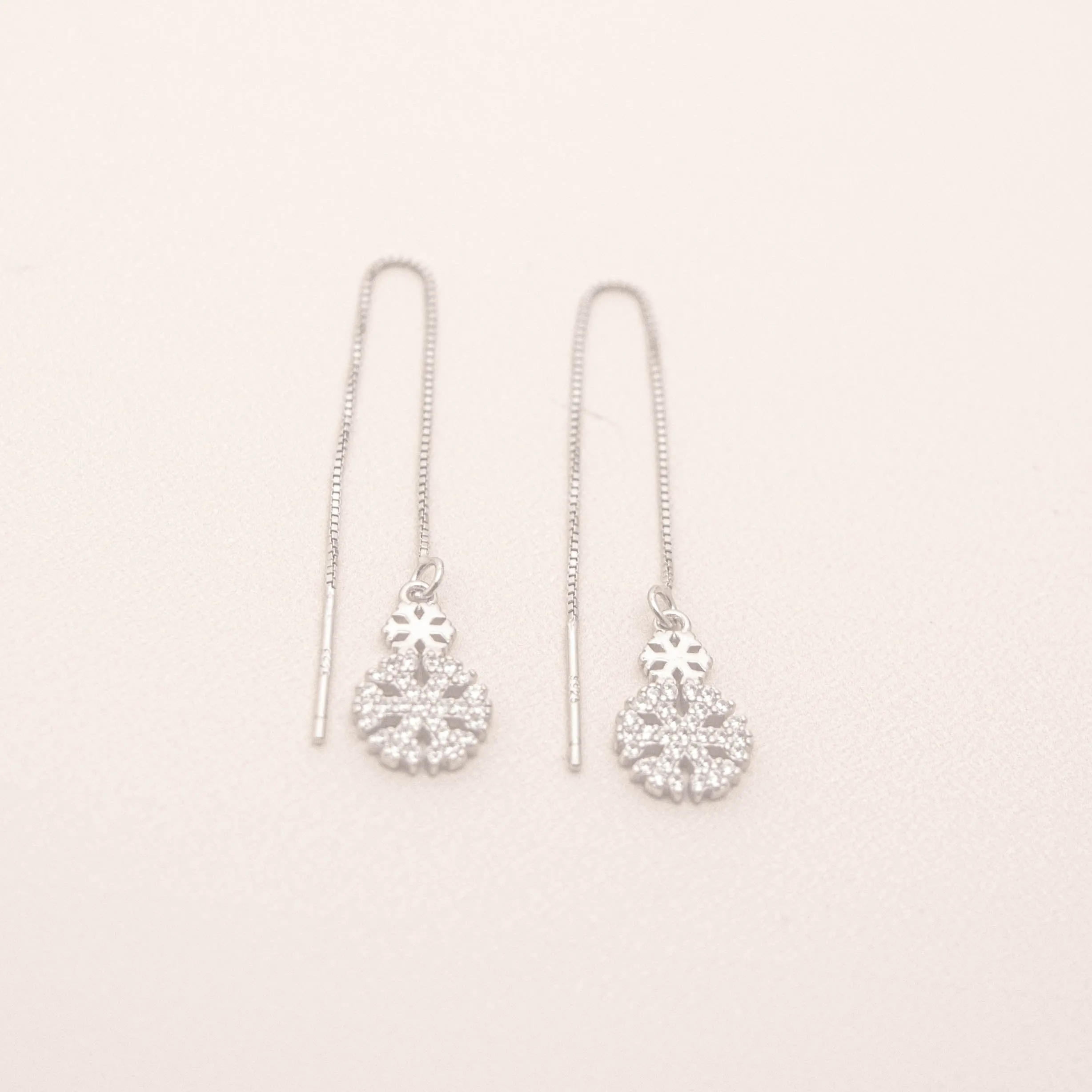 Dropping Snowflakes Stud Earrings