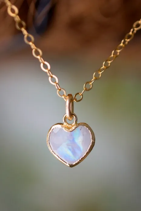 RAINBOW MOONSTONE GOLD HEART NECKLACE